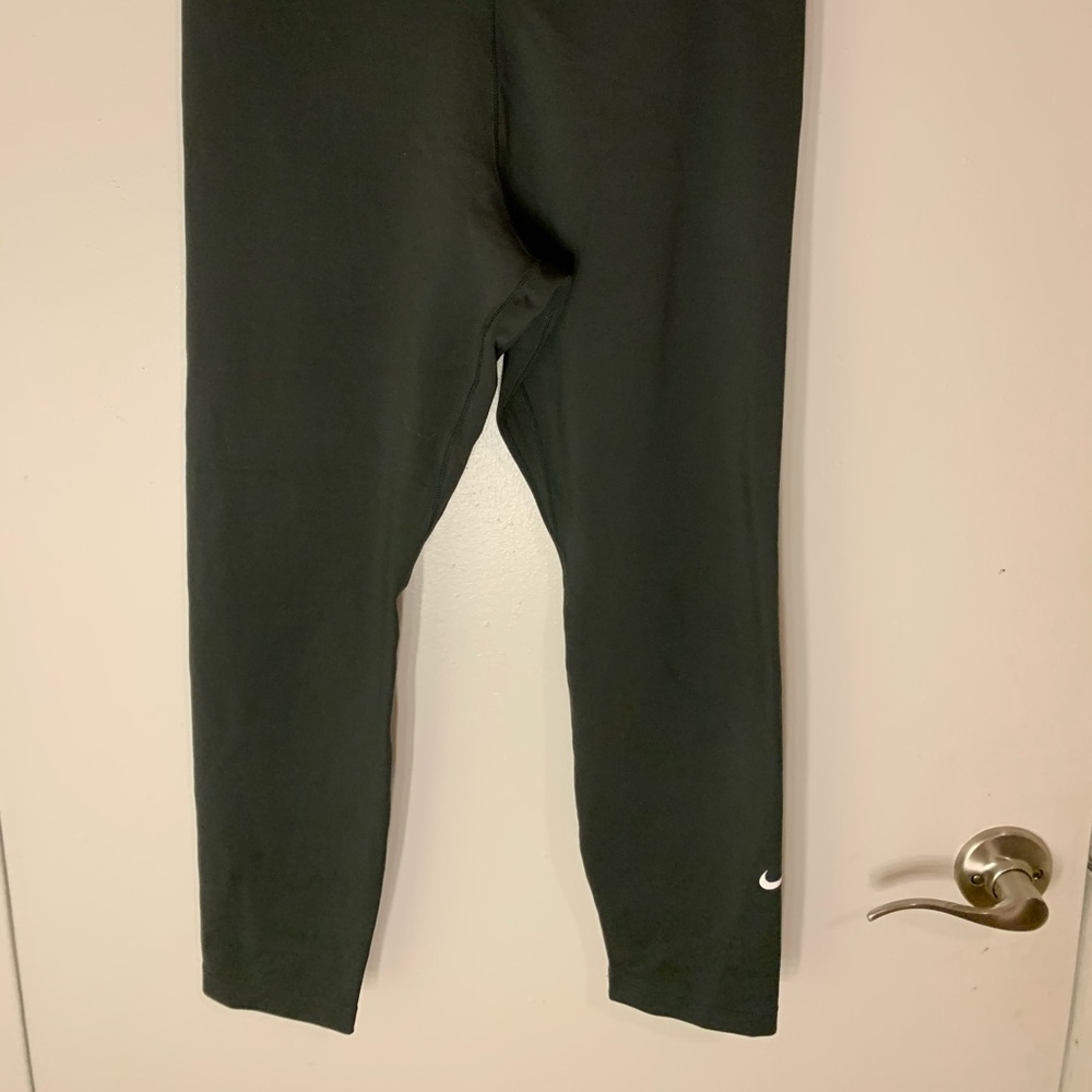 Nike yoga leggings size M
